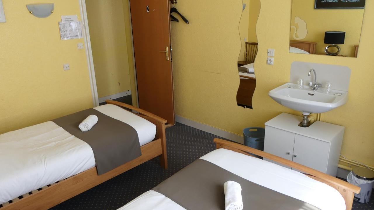 La Haye-Pesnel Hotel Duguesclin מראה חיצוני תמונה